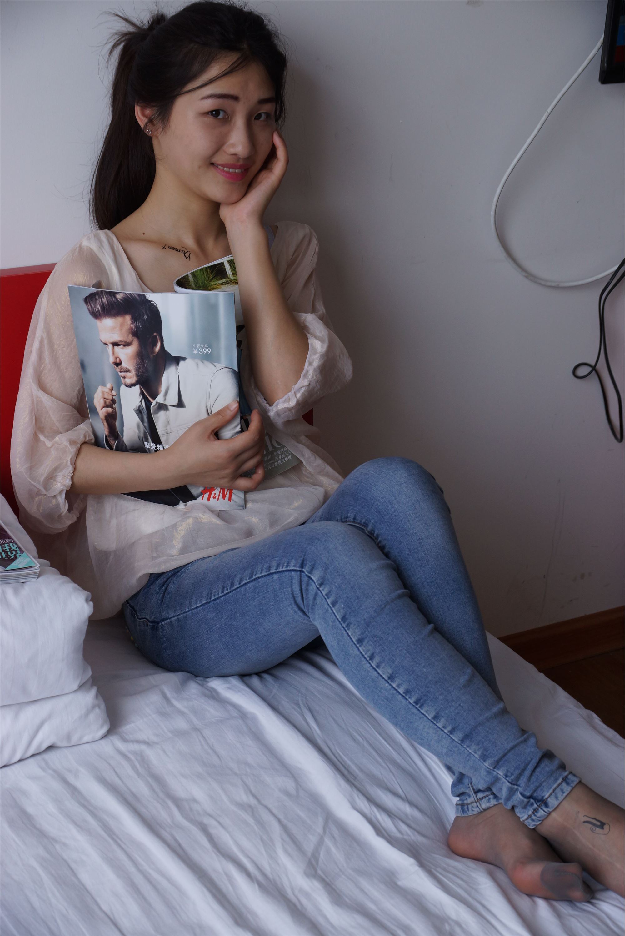 自由摄影 No.005 惬意的周末经典短灰丝陪你看看书